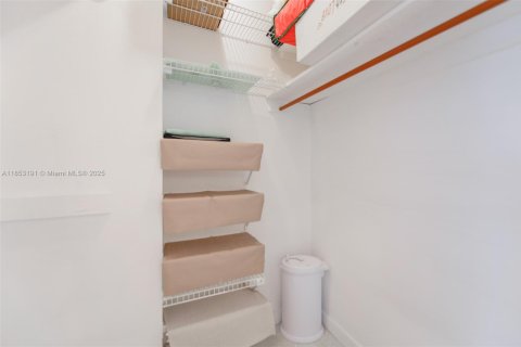 Купить кондоминиум в Халландейл-Бич, Флорида 2 спальни, 124.49м2, № 1962225 - фото 20