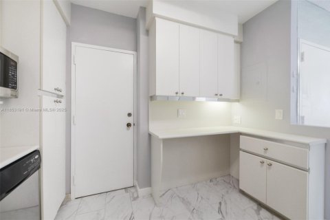 Купить кондоминиум в Халландейл-Бич, Флорида 2 спальни, 124.49м2, № 1962225 - фото 12