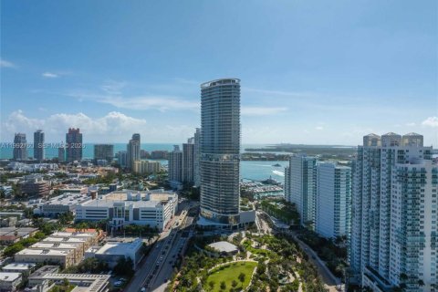 Condominio en Miami Beach, Florida, 4 dormitorios  № 2056436