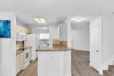 Купить таунхаус в Пемброк-Пайнс, Флорида 3 спальни, 160.16м2, № 2044566 - фото 11