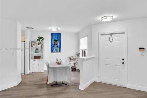 Купить таунхаус в Пемброк-Пайнс, Флорида 3 спальни, 160.16м2, № 2044566 - фото 5