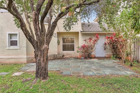 Купить таунхаус в Пемброк-Пайнс, Флорида 3 спальни, 160.16м2, № 2044566 - фото 21