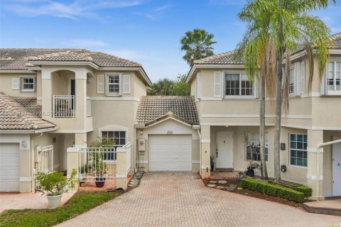 Таунхаус в Пемброк-Пайнс, Флорида 3 спальни, 160.16м2 № 2044566
