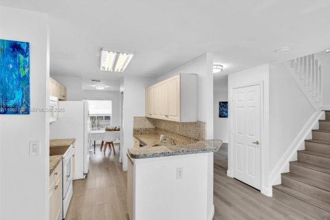 Купить таунхаус в Пемброк-Пайнс, Флорида 3 спальни, 160.16м2, № 2044566 - фото 12