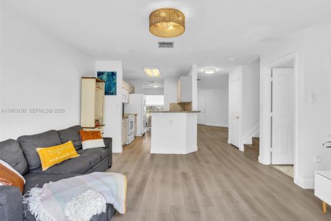 Купить таунхаус в Пемброк-Пайнс, Флорида 3 спальни, 160.16м2, № 2044566 - фото 23