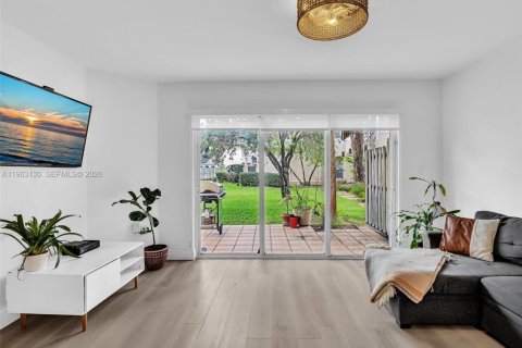 Купить таунхаус в Пемброк-Пайнс, Флорида 3 спальни, 160.16м2, № 2044566 - фото 16