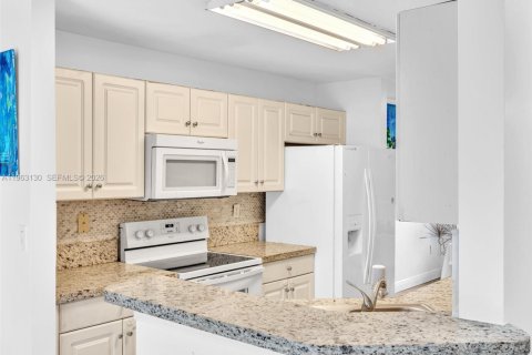 Купить таунхаус в Пемброк-Пайнс, Флорида 3 спальни, 160.16м2, № 2044566 - фото 10