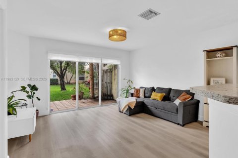 Купить таунхаус в Пемброк-Пайнс, Флорида 3 спальни, 160.16м2, № 2044566 - фото 22