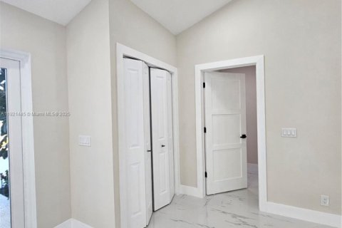 Купить виллу или дом в Палм-Бич-Гарденс, Флорида 4 спальни, № 1975530 - фото 16