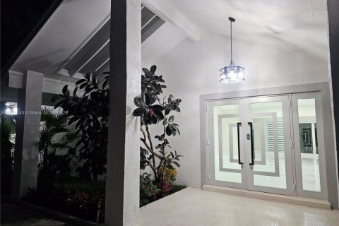 Купить виллу или дом в Палм-Бич-Гарденс, Флорида 4 спальни, № 1975530 - фото 1