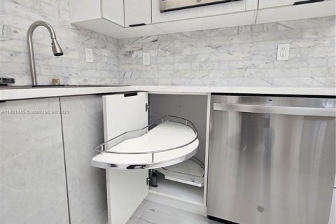 Купить виллу или дом в Палм-Бич-Гарденс, Флорида 4 спальни, № 1975530 - фото 28