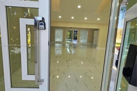 Купить виллу или дом в Палм-Бич-Гарденс, Флорида 4 спальни, № 1975530 - фото 18