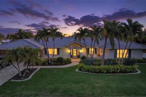 House in Holmes Beach, Florida 3 bedrooms, 247.86 sq.m. № 2201653 - photo 7