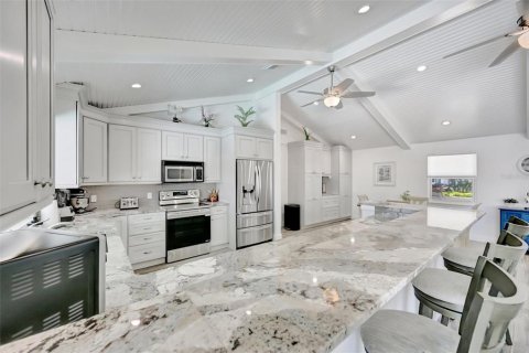 House in Holmes Beach, Florida 3 bedrooms, 247.86 sq.m. № 2201653 - photo 17