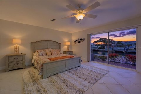 House in Holmes Beach, Florida 3 bedrooms, 247.86 sq.m. № 2201653 - photo 26