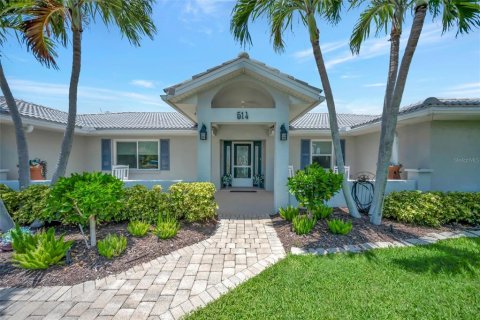 House in Holmes Beach, Florida 3 bedrooms, 247.86 sq.m. № 2201653 - photo 8