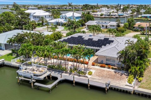House in Holmes Beach, Florida 3 bedrooms, 247.86 sq.m. № 2201653 - photo 4