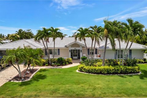 House in Holmes Beach, Florida 3 bedrooms, 247.86 sq.m. № 2201653