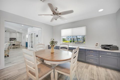 House in Holmes Beach, Florida 3 bedrooms, 247.86 sq.m. № 2201653 - photo 21