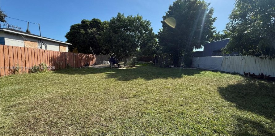 Land in Miami, Florida № 1973373