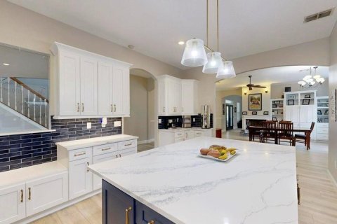 House in Weeki Wachee, Florida 5 bedrooms, 323.49 sq.m. № 1846977 - photo 20