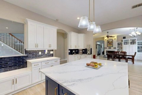 House in Weeki Wachee, Florida 5 bedrooms, 323.49 sq.m. № 1846977 - photo 18
