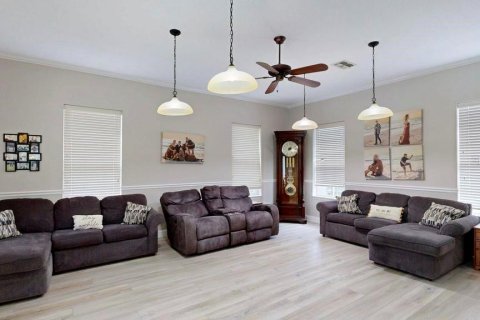 House in Weeki Wachee, Florida 5 bedrooms, 323.49 sq.m. № 1846977 - photo 26