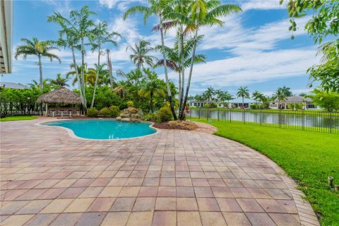 House in Davie, Florida 5 bedrooms, 315.03 sq.m. № 1770250 - photo 8