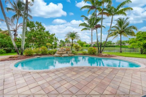 House in Davie, Florida 5 bedrooms, 315.03 sq.m. № 1770250 - photo 5
