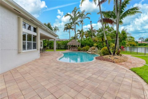 House in Davie, Florida 5 bedrooms, 315.03 sq.m. № 1770250 - photo 6