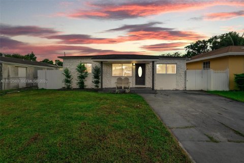 House in West Park, Florida 4 bedrooms, 128.95 sq.m. № 2076130