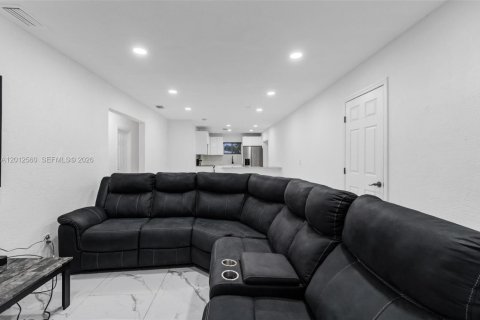 House in West Park, Florida 4 bedrooms, 128.95 sq.m. № 2076130 - photo 20