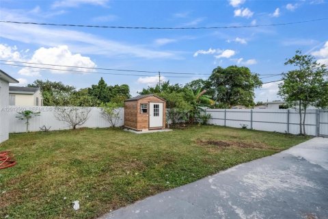 House in West Park, Florida 4 bedrooms, 128.95 sq.m. № 2076130 - photo 27