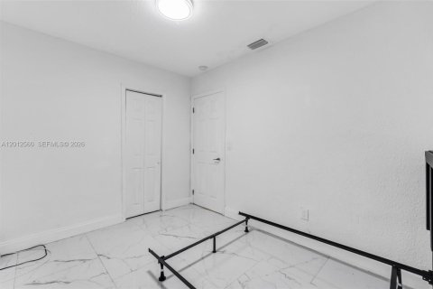 House in West Park, Florida 4 bedrooms, 128.95 sq.m. № 2076130 - photo 9