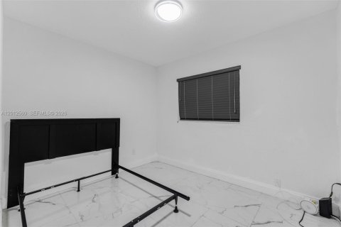 House in West Park, Florida 4 bedrooms, 128.95 sq.m. № 2076130 - photo 8