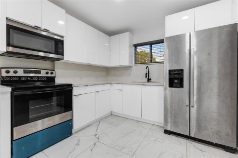 House in West Park, Florida 4 bedrooms, 128.95 sq.m. № 2076130 - photo 6