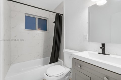 House in West Park, Florida 4 bedrooms, 128.95 sq.m. № 2076130 - photo 17