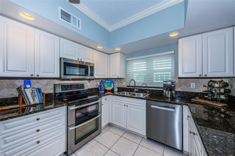 Condo in Largo, Florida, 3 bedrooms  № 2358744 - photo 9