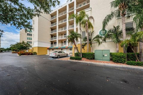 Condo in Largo, Florida, 3 bedrooms  № 2358744 - photo 2