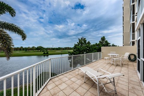 Condo in Largo, Florida, 3 bedrooms  № 2358744 - photo 16