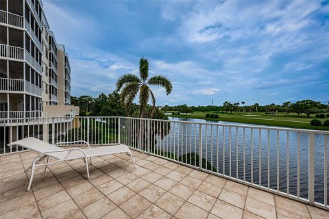 Condo in Largo, Florida, 3 bedrooms  № 2358744 - photo 22