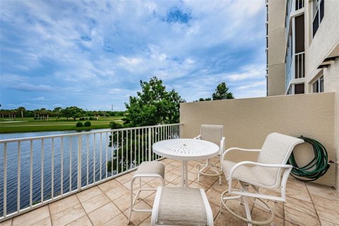 Condo in Largo, Florida, 3 bedrooms  № 2358744 - photo 17