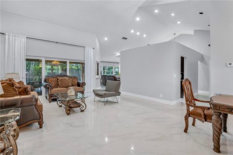 House in Coral Springs, Florida 4 bedrooms, 241.73 sq.m. № 1935976 - photo 3