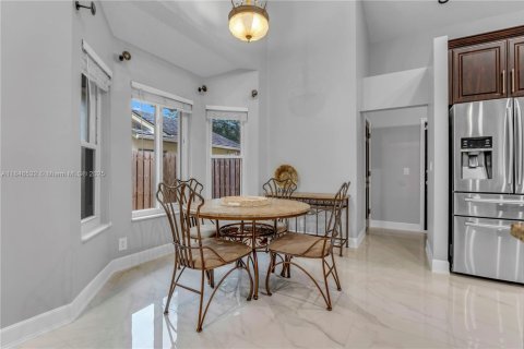 House in Coral Springs, Florida 4 bedrooms, 241.73 sq.m. № 1935976 - photo 12