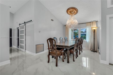 House in Coral Springs, Florida 4 bedrooms, 241.73 sq.m. № 1935976 - photo 7