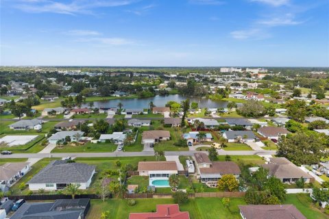 House in Venice, Florida 2 bedrooms, 80.17 sq.m. № 2144957 - photo 3