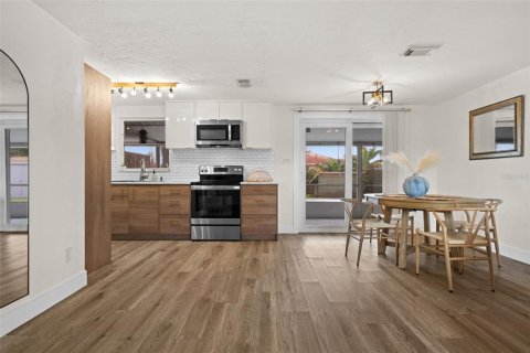 House in Venice, Florida 2 bedrooms, 80.17 sq.m. № 2144957 - photo 8