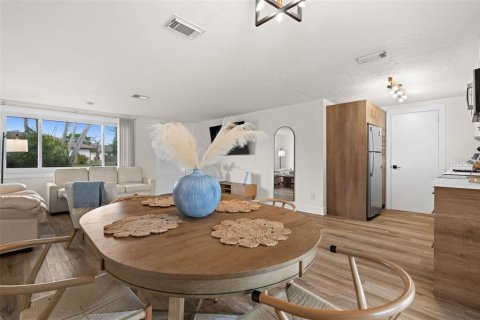 House in Venice, Florida 2 bedrooms, 80.17 sq.m. № 2144957 - photo 5