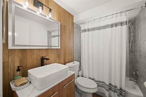 House in Venice, Florida 2 bedrooms, 80.17 sq.m. № 2144957 - photo 13