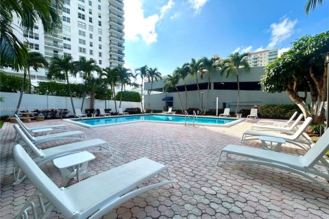 Condo in Fort Lauderdale, Florida, 2 bedrooms  № 1985873 - photo 26